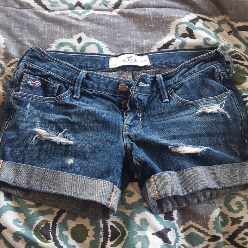 Hollister jeans short**SOLD